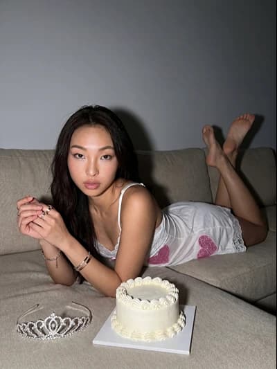 AI Girlfriend NSFW: Ai Asian Girlfriend Tiara Birthday Cake Pose