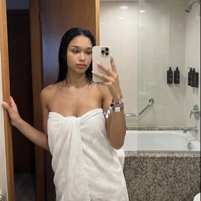 NSFW AI Image Generator: Ai Latina Girlfriend Towel Wrap Bathroom Selfie